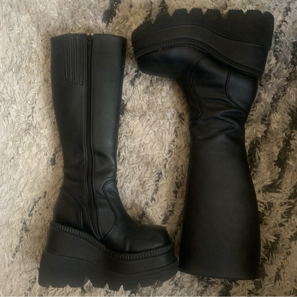 ‼️‼️SOLD do not purchase‼️‼️ Demonia Shaker-100 size 6